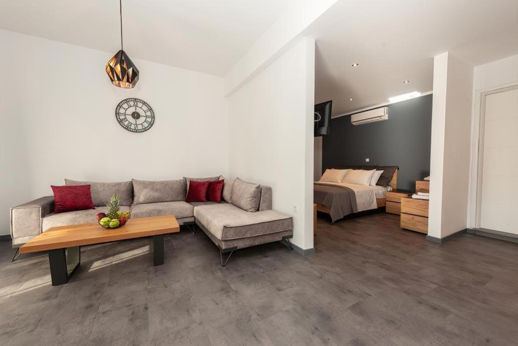 Ioulia'S Apartments بلاتاريا المظهر الخارجي الصورة
