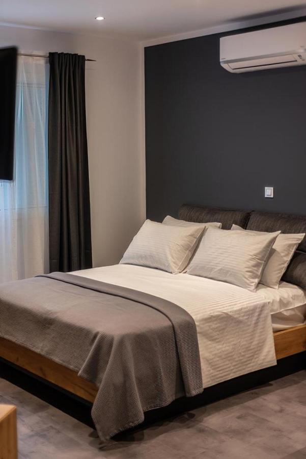 Ioulia'S Apartments بلاتاريا المظهر الخارجي الصورة