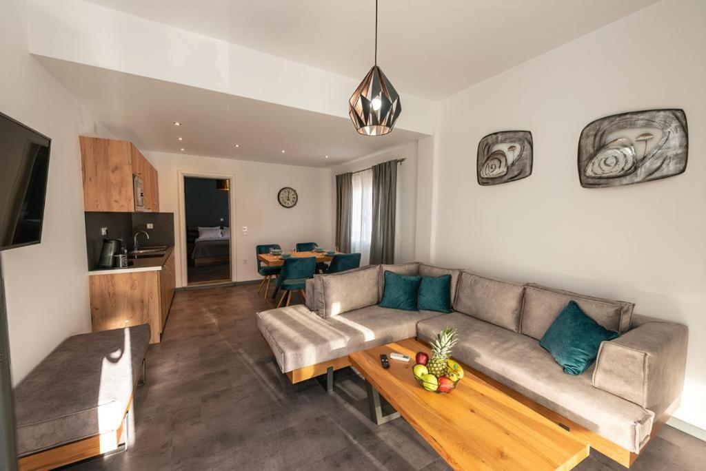 Ioulia'S Apartments بلاتاريا المظهر الخارجي الصورة